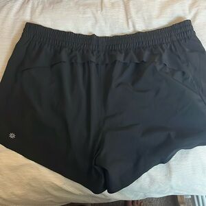 Like new 4.5” Athleta Hustle short in black size XL